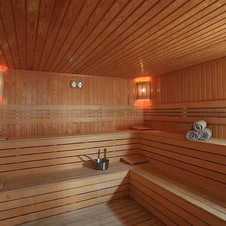 מלון דירות Aktur 3*