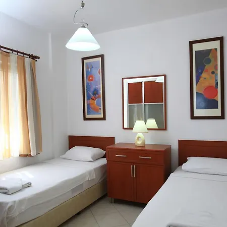 מלון דירות Aktur 3*