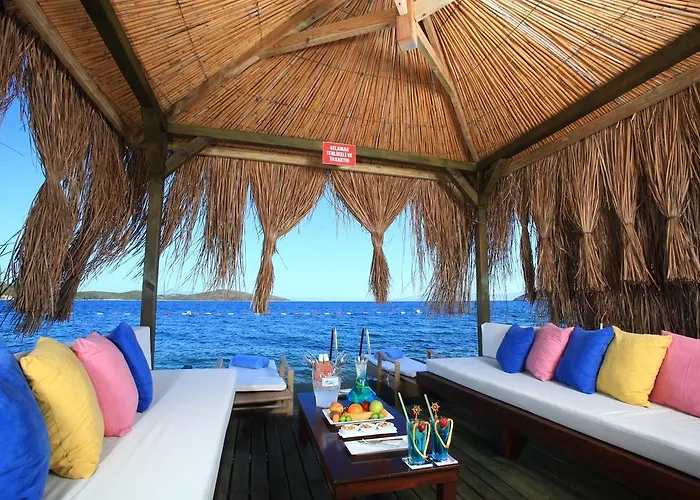 Ξενοδοχείο με διαμερίσματα Aktur 3*